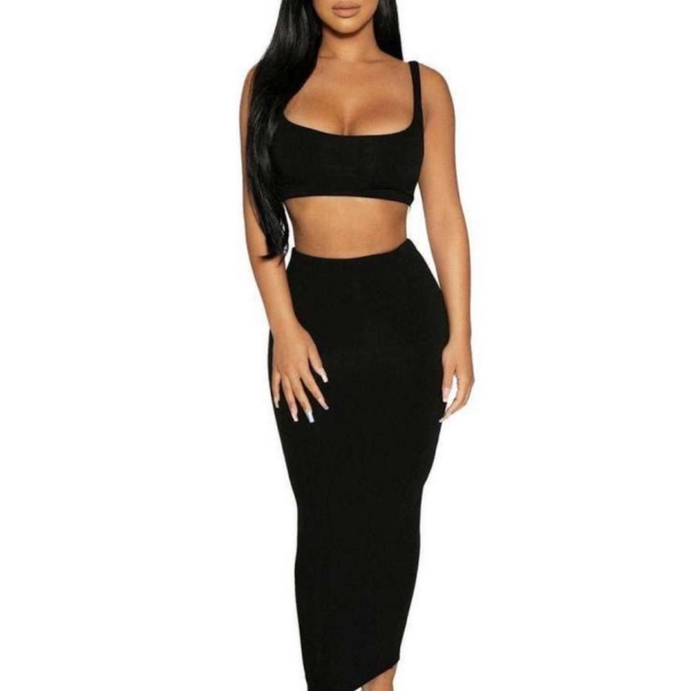 Black midi skirt